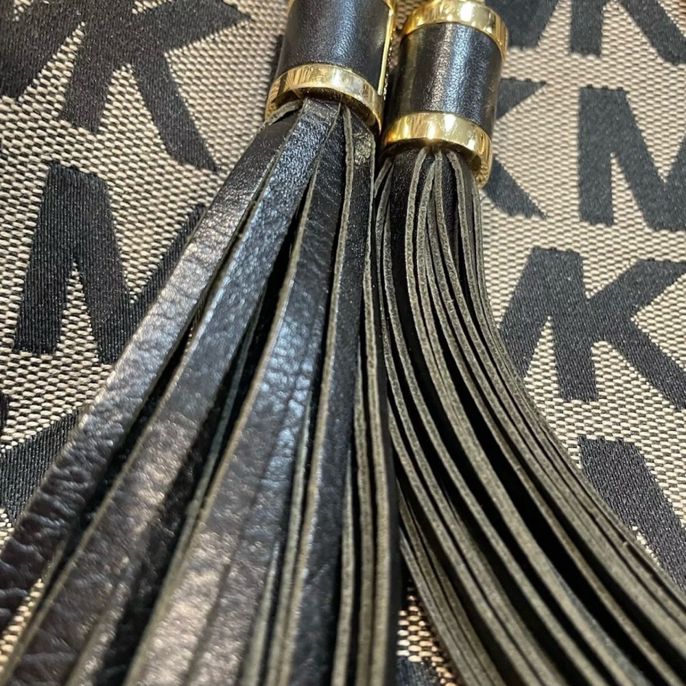 COPY - Michael Kors Jet Set Jacquard
MK Signature Logo. - Picture 9 of 16